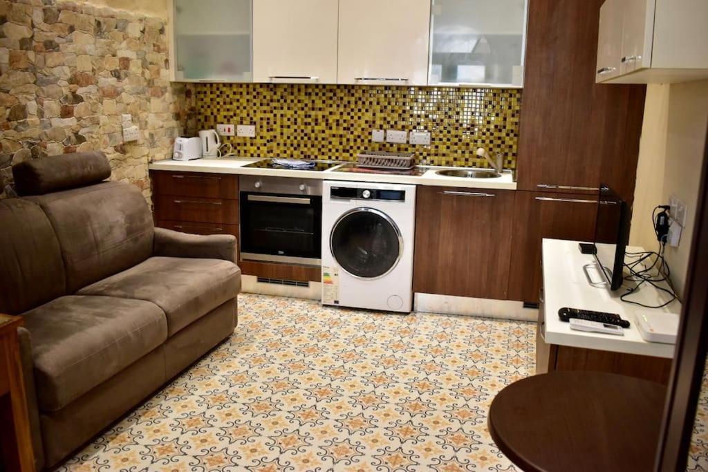 City Centre Pied-A-Terre Near Food Market And Walking Distance To Bus Terminus Valletta Kültér fotó