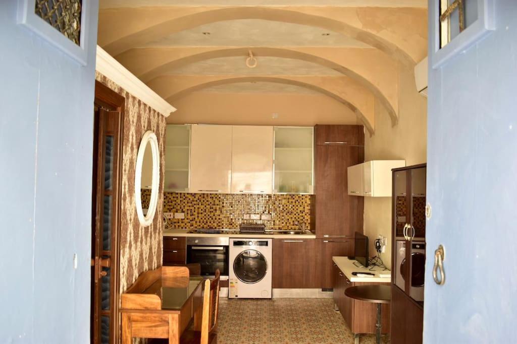 City Centre Pied-A-Terre Near Food Market And Walking Distance To Bus Terminus Valletta Kültér fotó