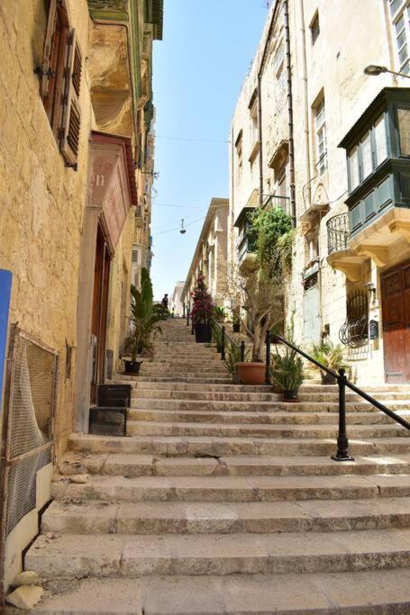 City Centre Pied-A-Terre Near Food Market And Walking Distance To Bus Terminus Valletta Kültér fotó